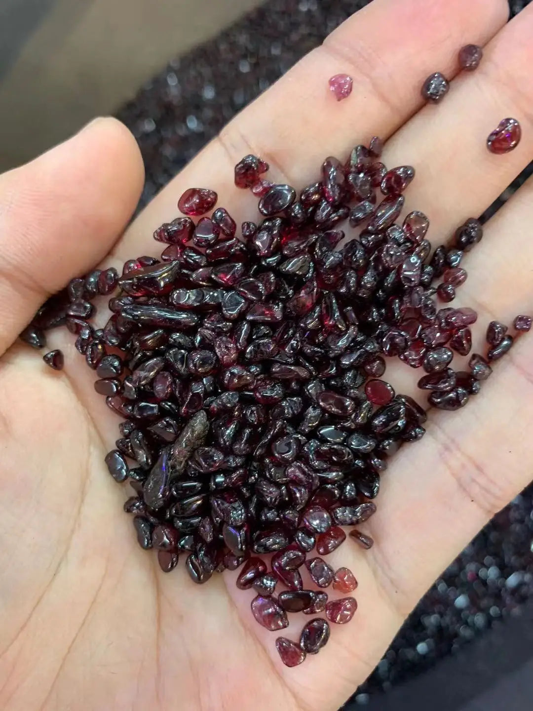 100g Red Garnet Quartz Crystal Polished Stone Rock Gravel Gem Healing Tumbled Chips Crushed Stone Specimen Gemston