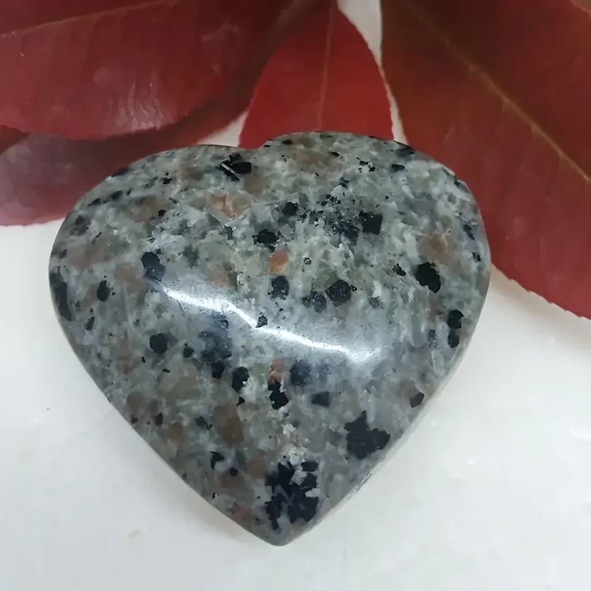 1pc/3pcs Yooperlite Heart Tumbles,UV Reactive Flame Puffy Heart Gems,Emberlite Crystal Decoration Mineral Specimen Pocket Stone
