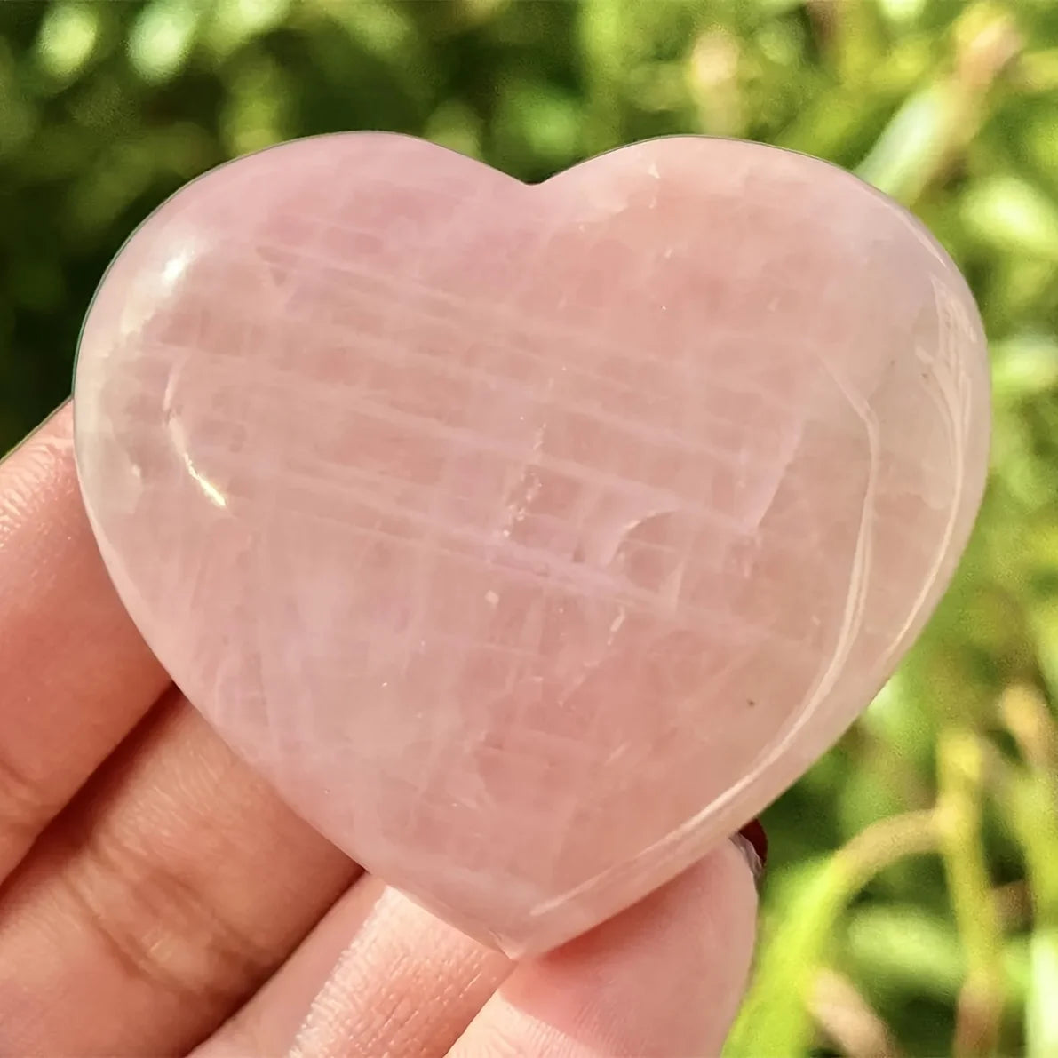One heart-shaped rose quartz stone - Bohemian style pink crystal, heart-shaped cut, natural stone, suitable for home décor.