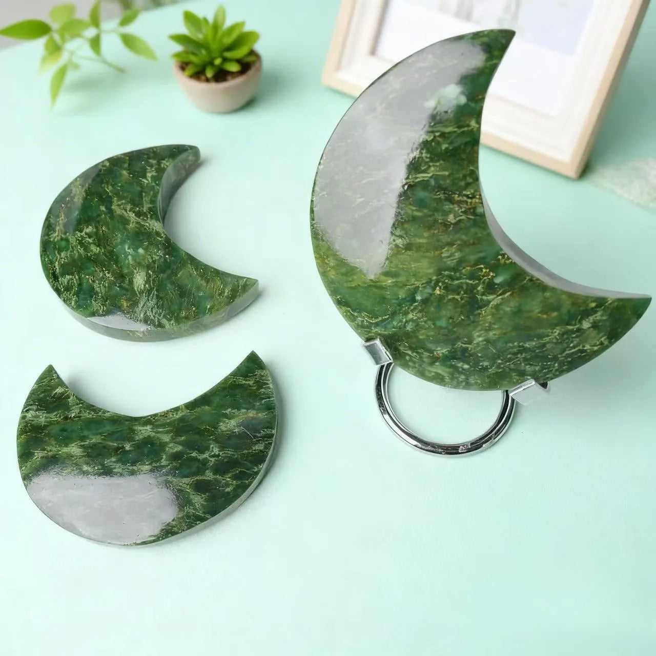 1pc Emerald Moon Carving, Crystal Healing Stone, Suitable for Home, Office, Garden Decor, Wedding & Anniversary Gift