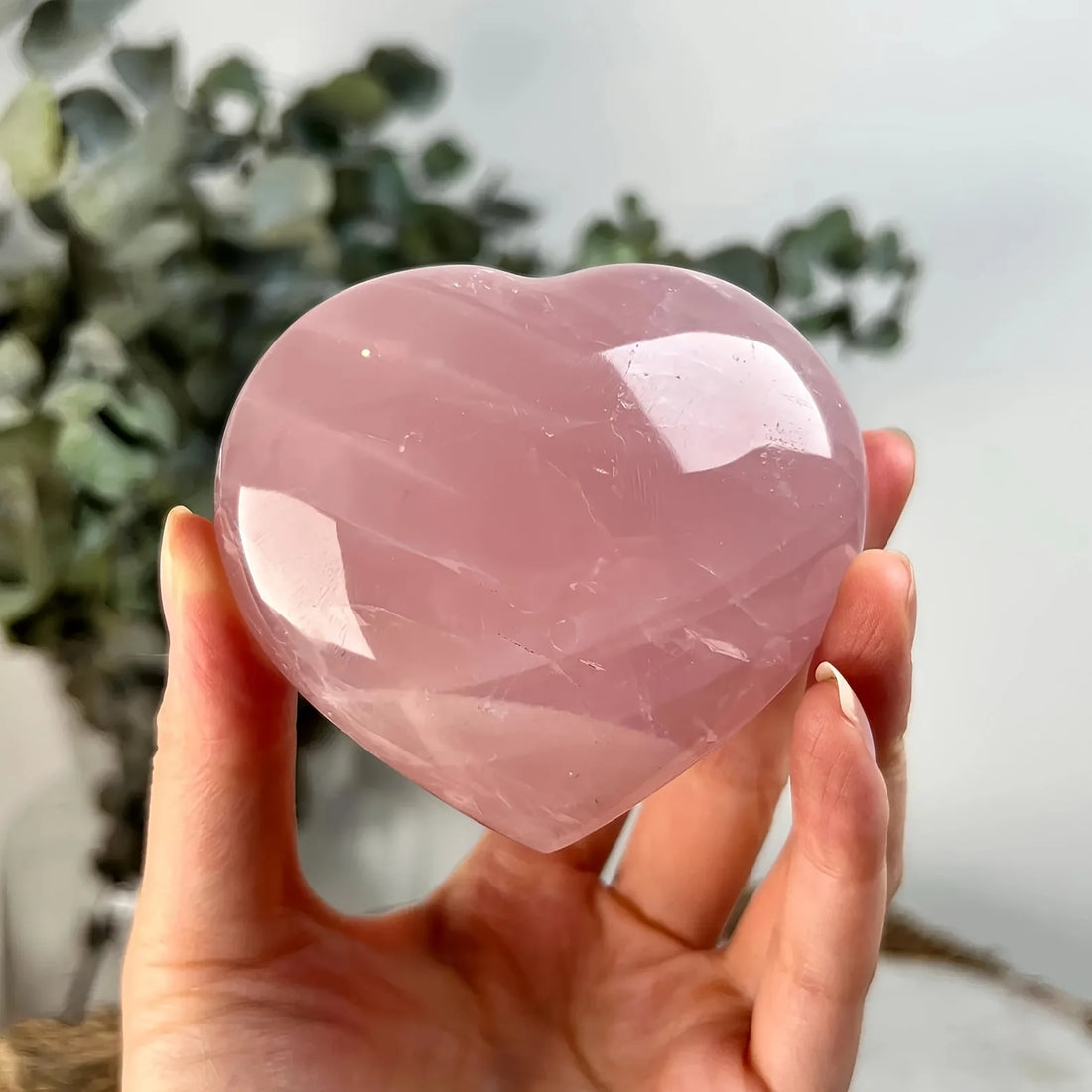 One heart-shaped rose quartz stone - Bohemian style pink crystal, heart-shaped cut, natural stone, suitable for home décor.