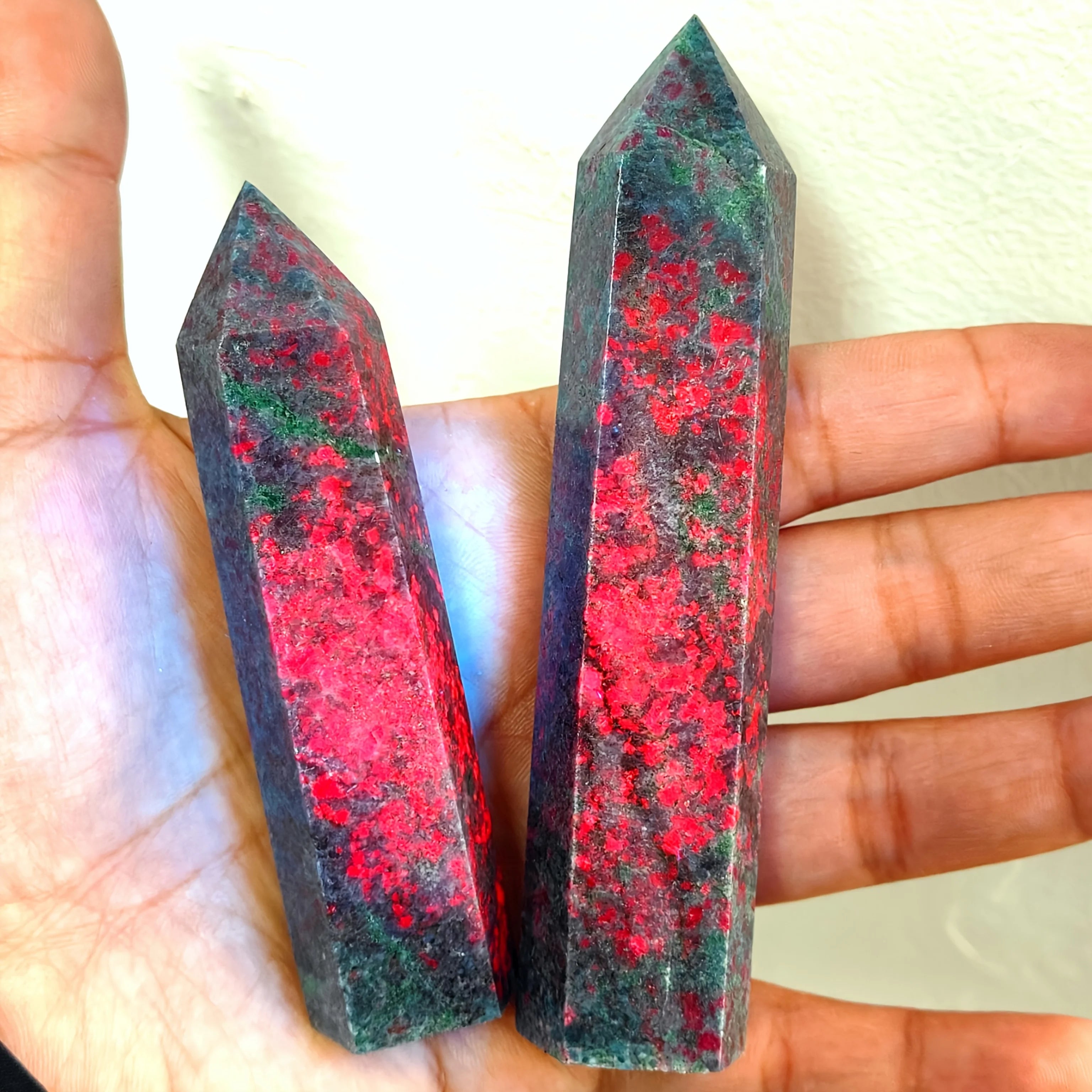 1pc UV Reactive Red & Blue Kyanite Obelisk Tower - Handcrafted Elegant Stone Wand,Highquality, Decor, Holiday Shoppers