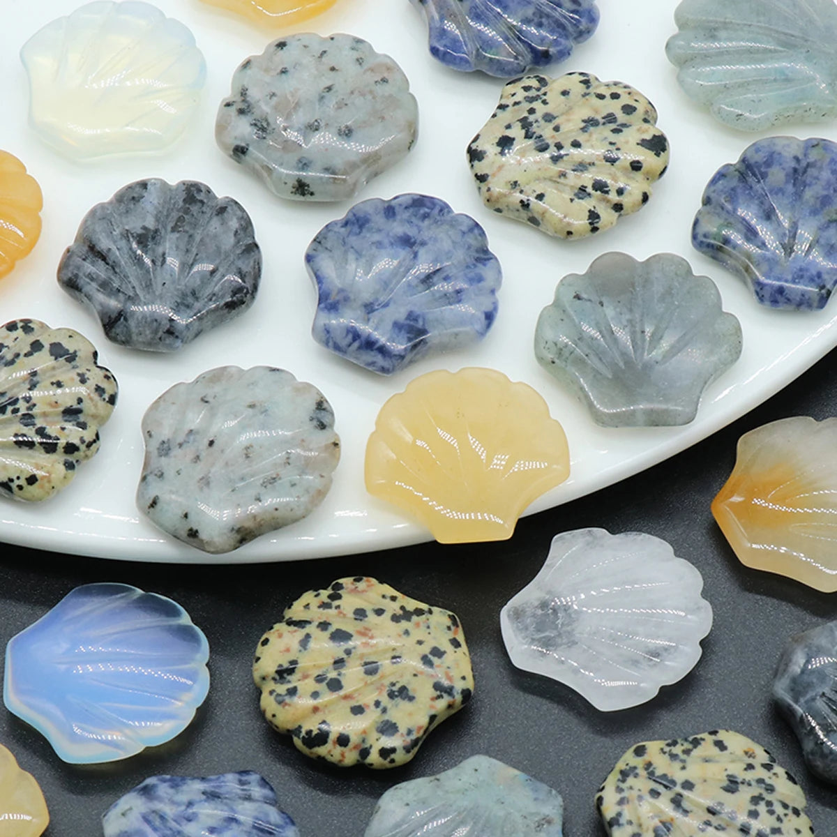 Shell Shaped Natural Carved Glitter Stone Crystal DIY Home Decoration Healing Halo Gem Mineral Specimen Decoration Gift 1pc