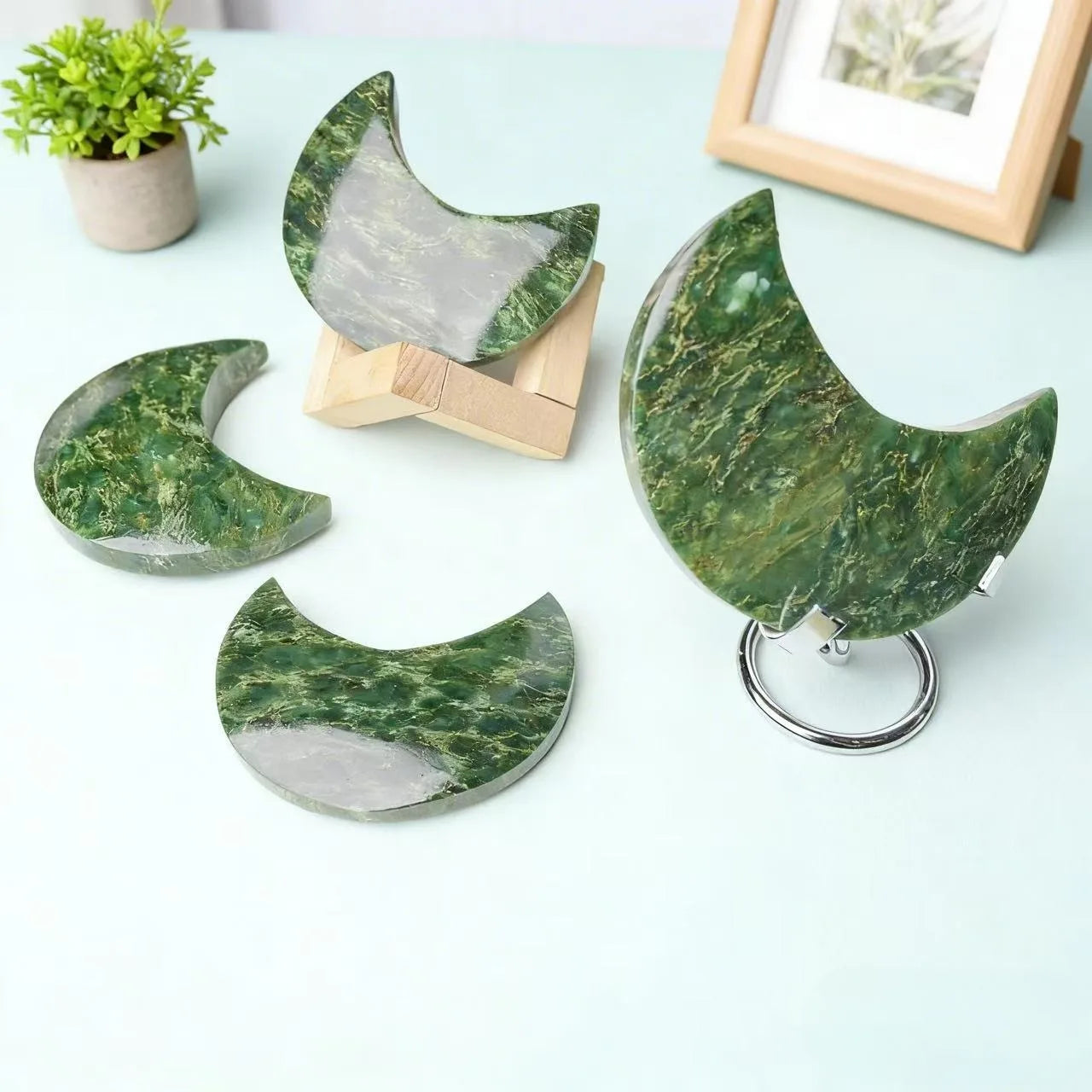 1pc Emerald Moon Carving, Crystal Healing Stone, Suitable for Home, Office, Garden Decor, Wedding & Anniversary Gift