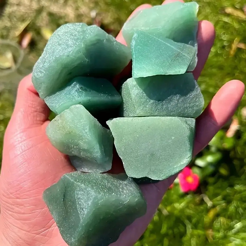 Natural Green Aventurine Crystal Quartz Irregular Raw Stone Mineral Reiki Specimen for Making Jewellery and Home Decorationr
