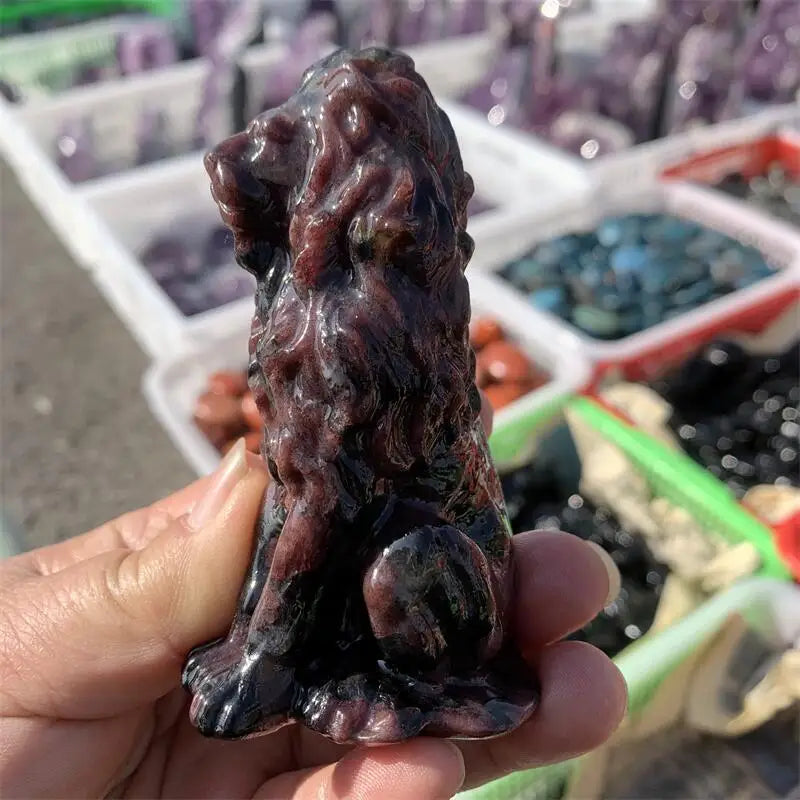 Natural Garnet Lion Carving  Animal Ornaments Statue Gift Healing Gem Crafts For Home Decoration 1PCS