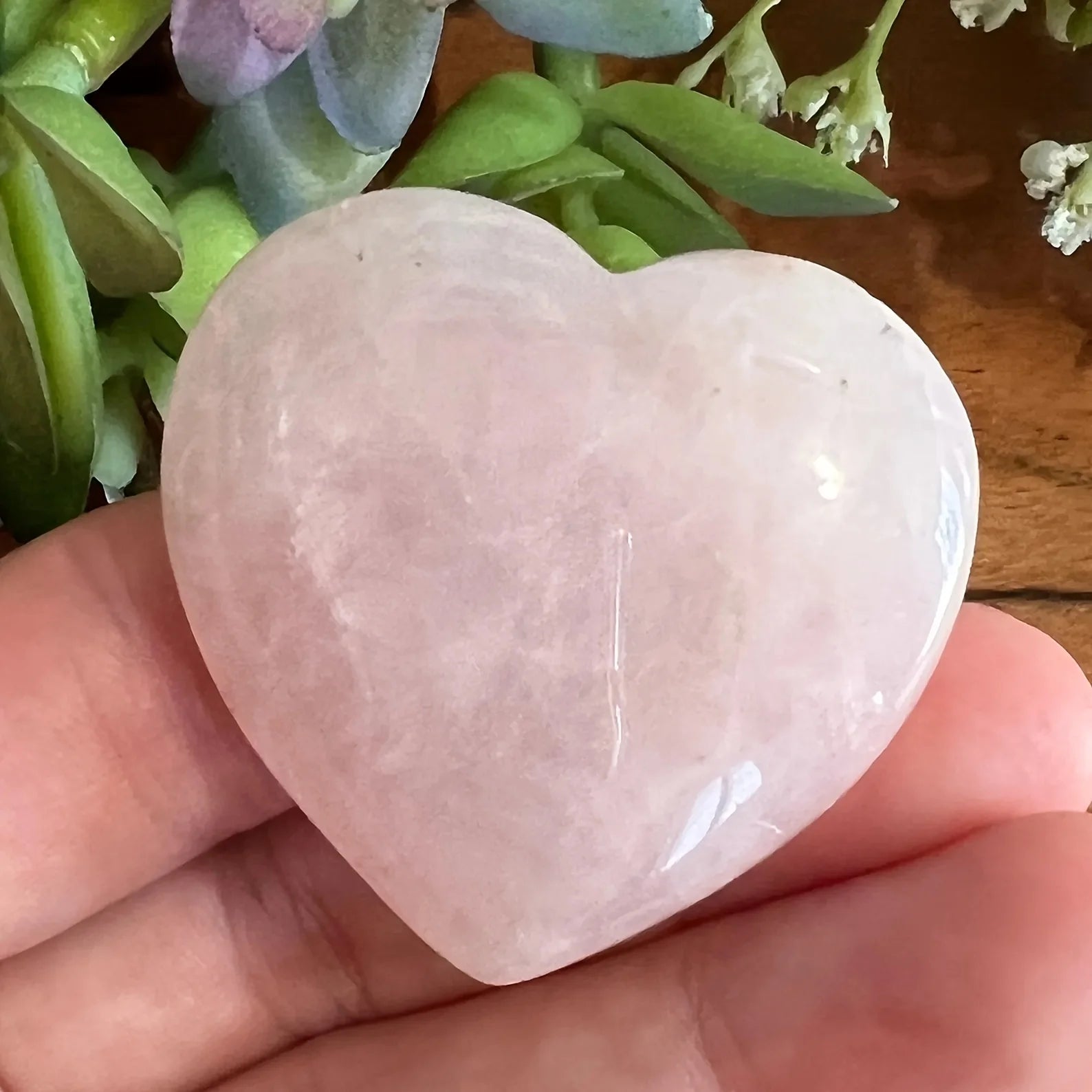 One heart-shaped rose quartz stone - Bohemian style pink crystal, heart-shaped cut, natural stone, suitable for home décor.