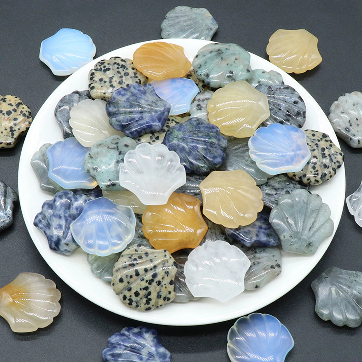 Shell Shaped Natural Carved Glitter Stone Crystal DIY Home Decoration Healing Halo Gem Mineral Specimen Decoration Gift 1pc