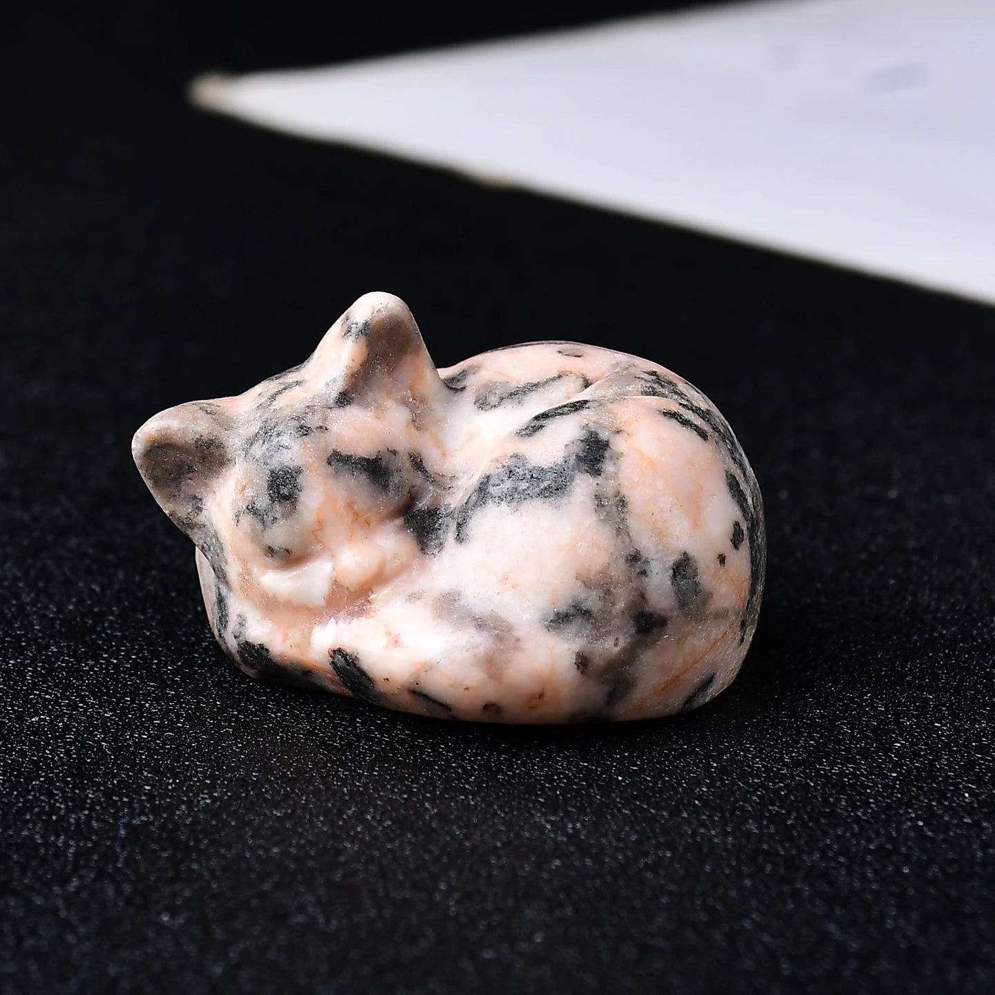 Natural crystal carved cat, a perfect choice for home decoration as a crystal gift ornament, a great option for healing crystals