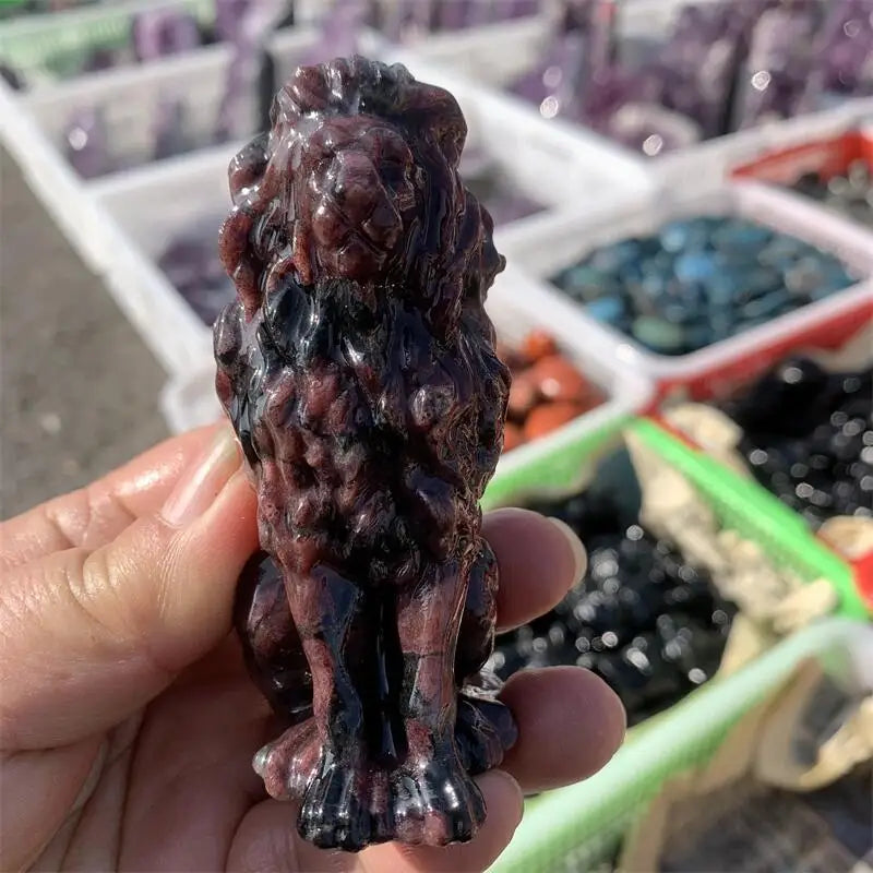 Natural Garnet Lion Carving  Animal Ornaments Statue Gift Healing Gem Crafts For Home Decoration 1PCS