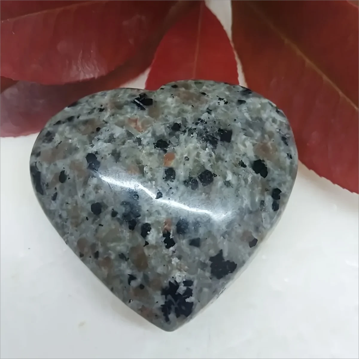 1pc/3pcs Yooperlite Heart Tumbles,UV Reactive Flame Puffy Heart Gems,Emberlite Crystal Decoration Mineral Specimen Pocket Stone