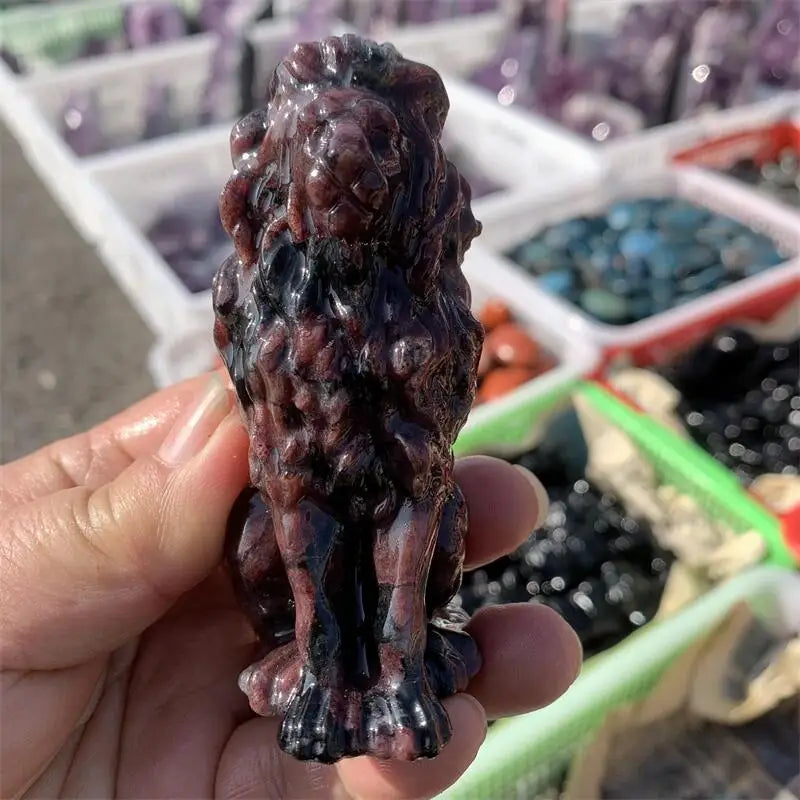 Natural Garnet Lion Carving  Animal Ornaments Statue Gift Healing Gem Crafts For Home Decoration 1PCS
