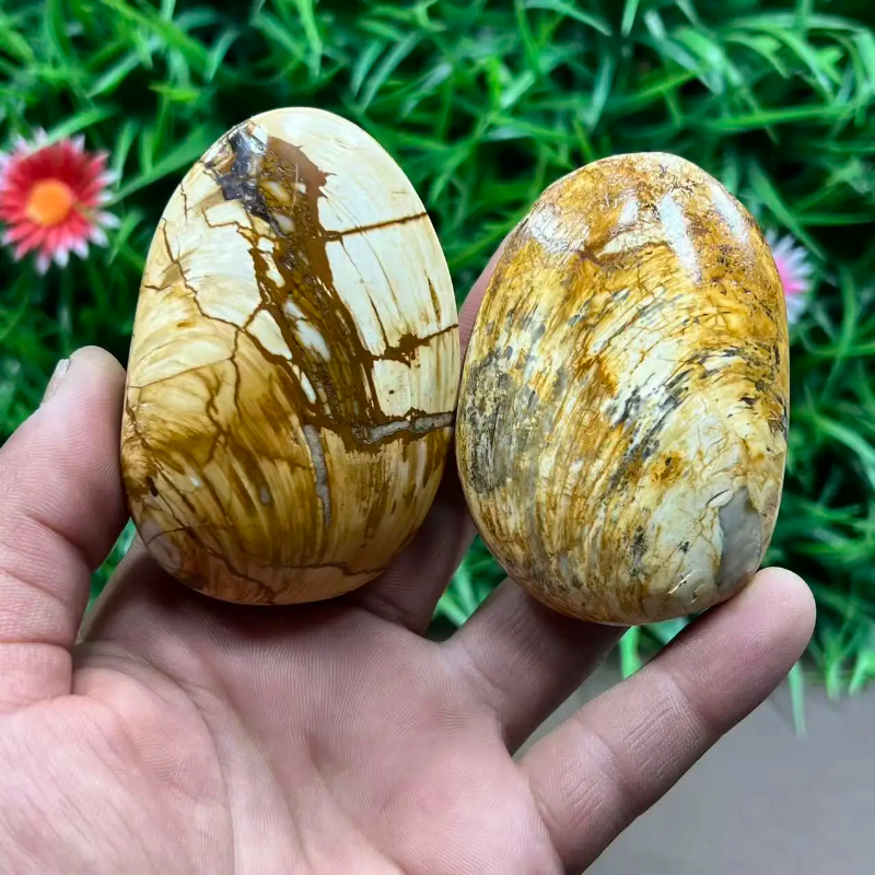 Natural Quartz Crystal Carved Shell — Healing Specimen & Ocean-Inspired Home Decor